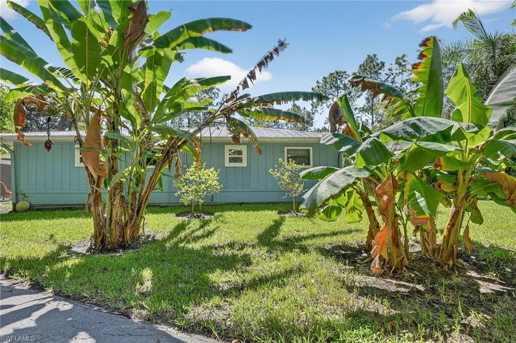 410 6th St NE, Naples, FL 34120-35