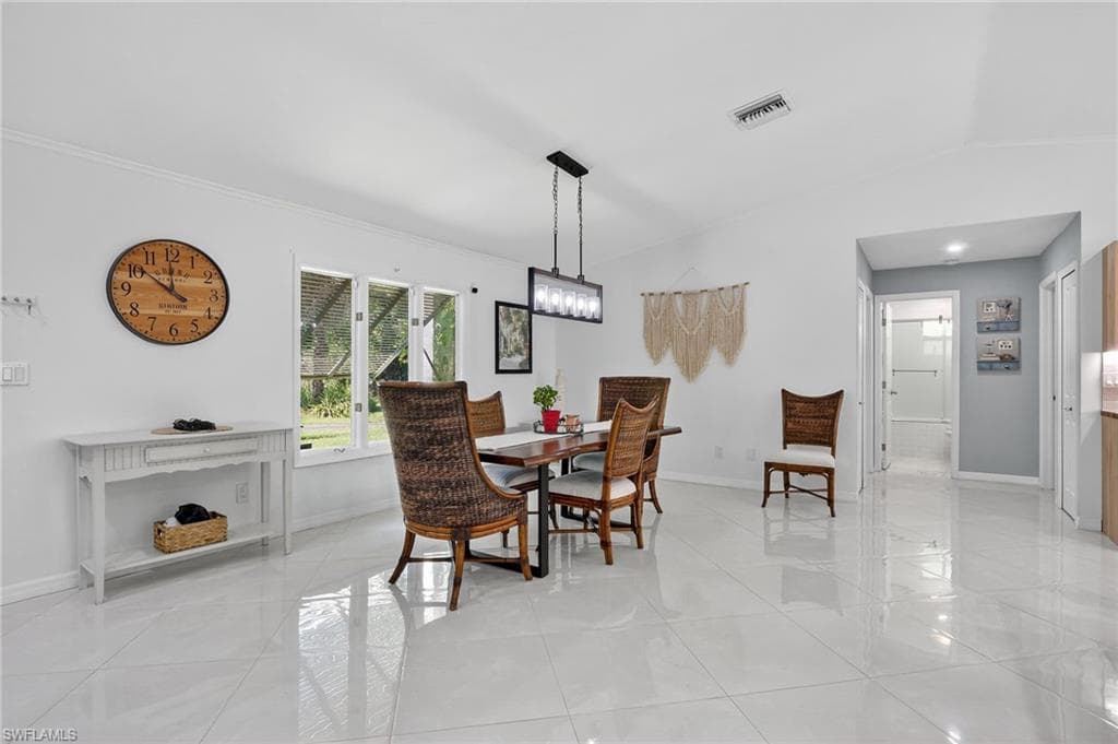 410 6th St NE, Naples, FL 34120-5