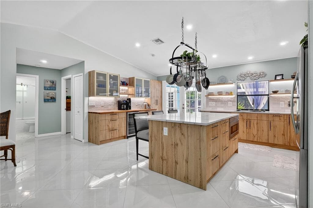 410 6th St NE, Naples, FL 34120-7