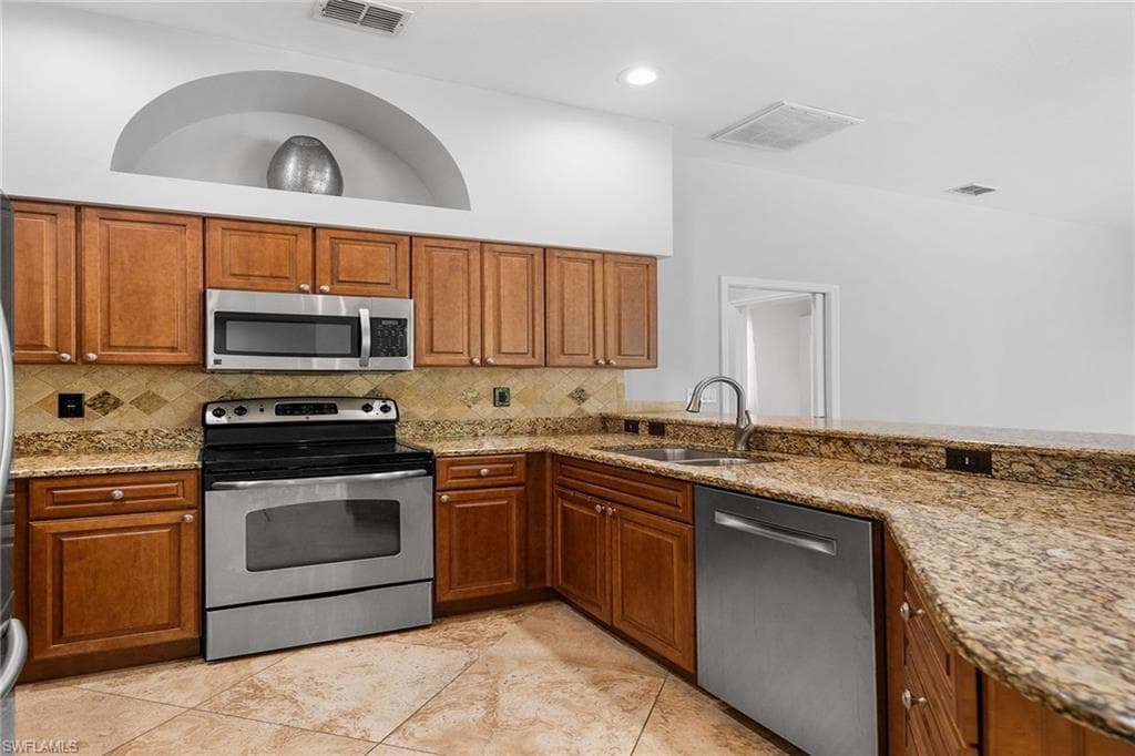 571 Raven Way, Naples, FL 34110-8