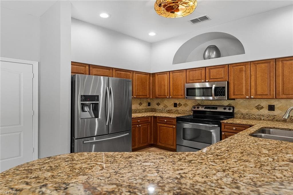 571 Raven Way, Naples, FL 34110-9