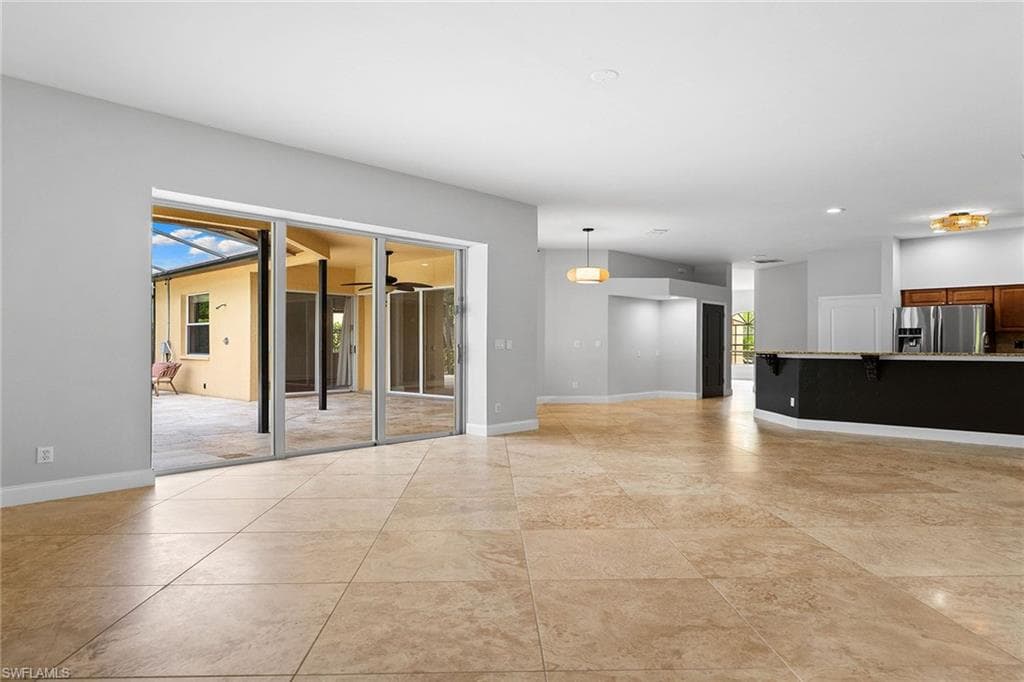 571 Raven Way, Naples, FL 34110-10