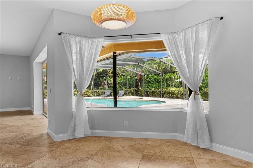 571 Raven Way, Naples, FL 34110-11