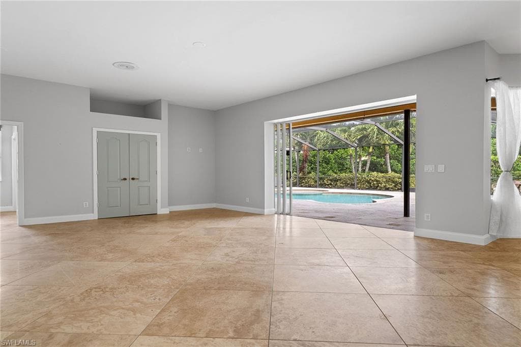 571 Raven Way, Naples, FL 34110-12