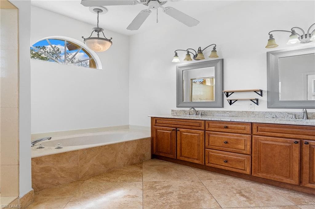 571 Raven Way, Naples, FL 34110-15