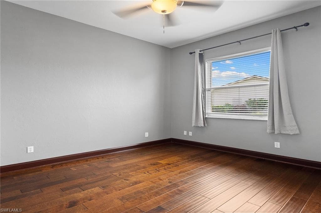 571 Raven Way, Naples, FL 34110-19