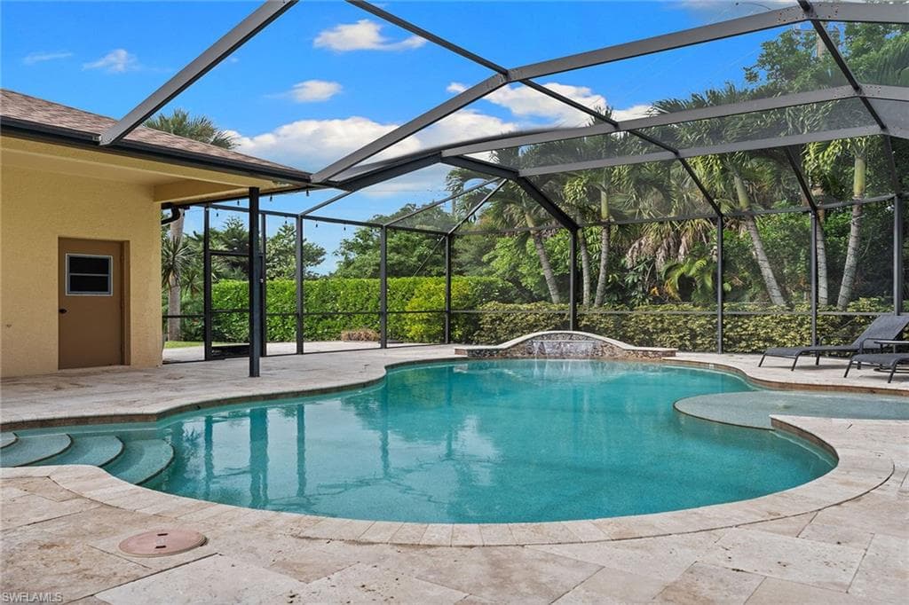 571 Raven Way, Naples, FL 34110-24