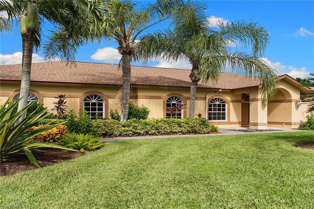 571 Raven Way, Naples, FL 34110-28