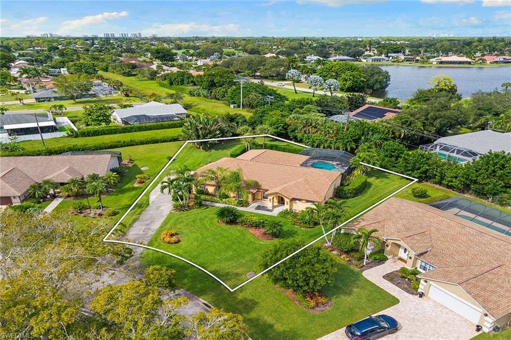 571 Raven Way, Naples, FL 34110-2