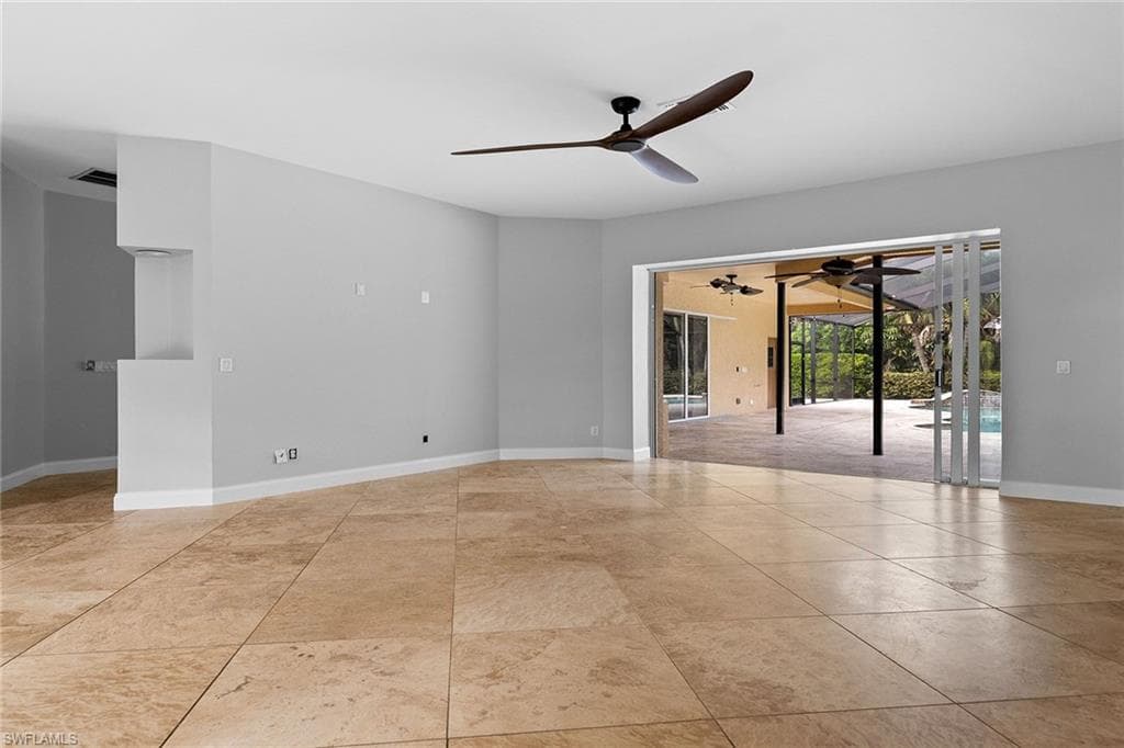 571 Raven Way, Naples, FL 34110-5