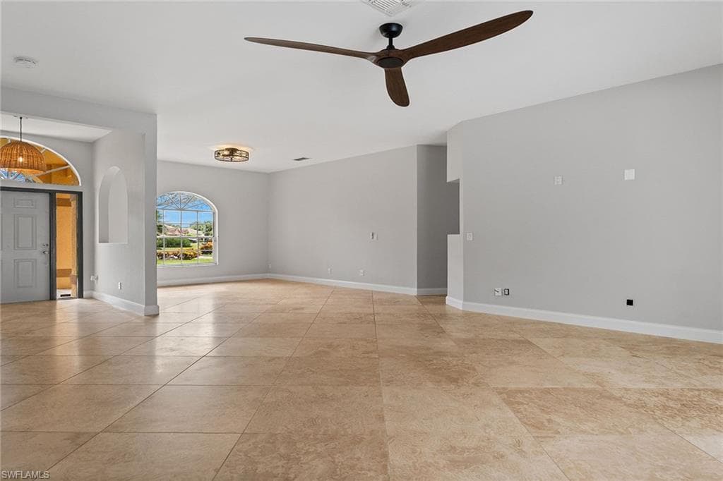 571 Raven Way, Naples, FL 34110-6