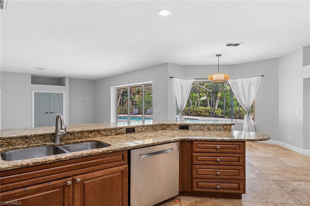 571 Raven Way, Naples, FL 34110-7