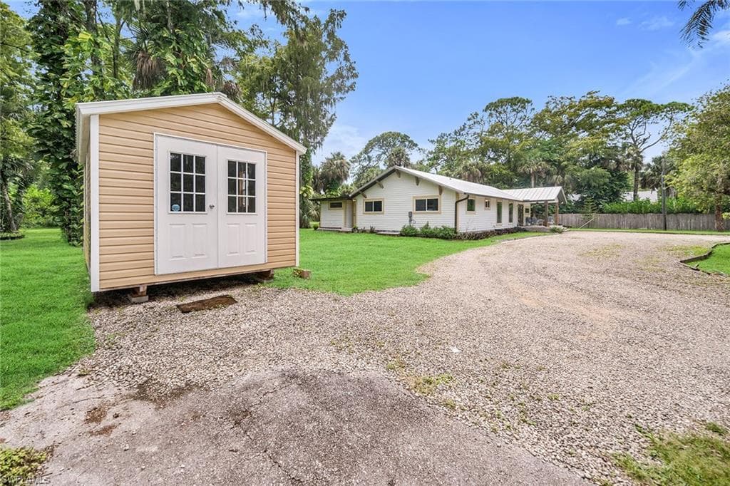 1821 Krape Rd, Naples, FL 34120-32