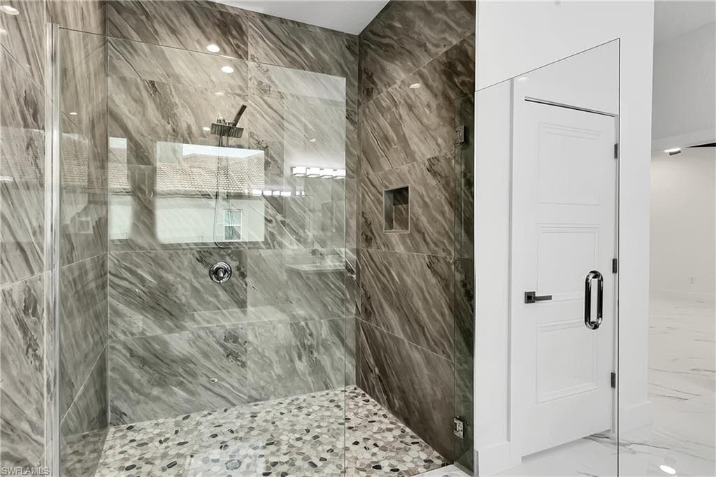 18716 Ensenada Dr, Naples, FL 34114-18