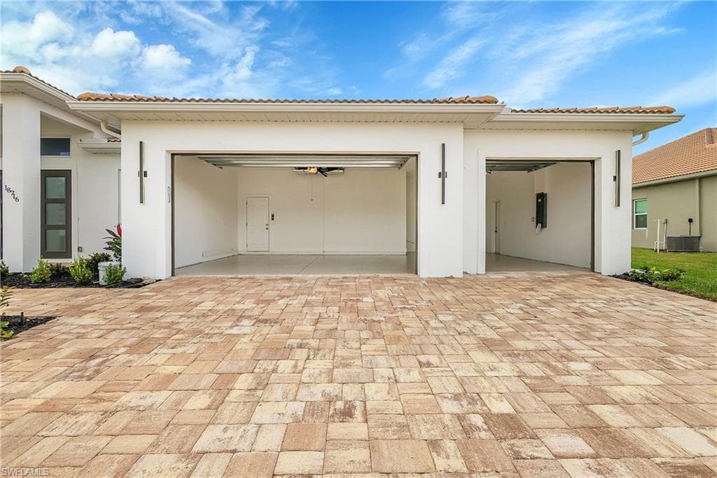 18716 Ensenada Dr, Naples, FL 34114-26