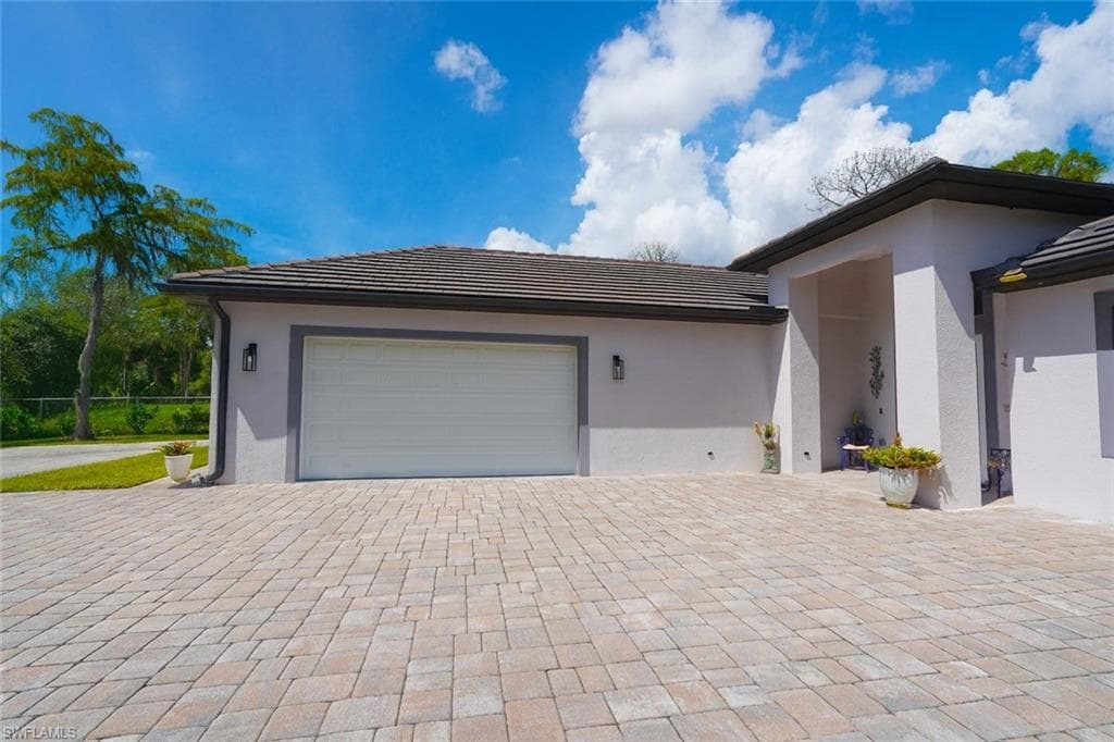 3068 2nd St NW, Naples, FL 34120-8