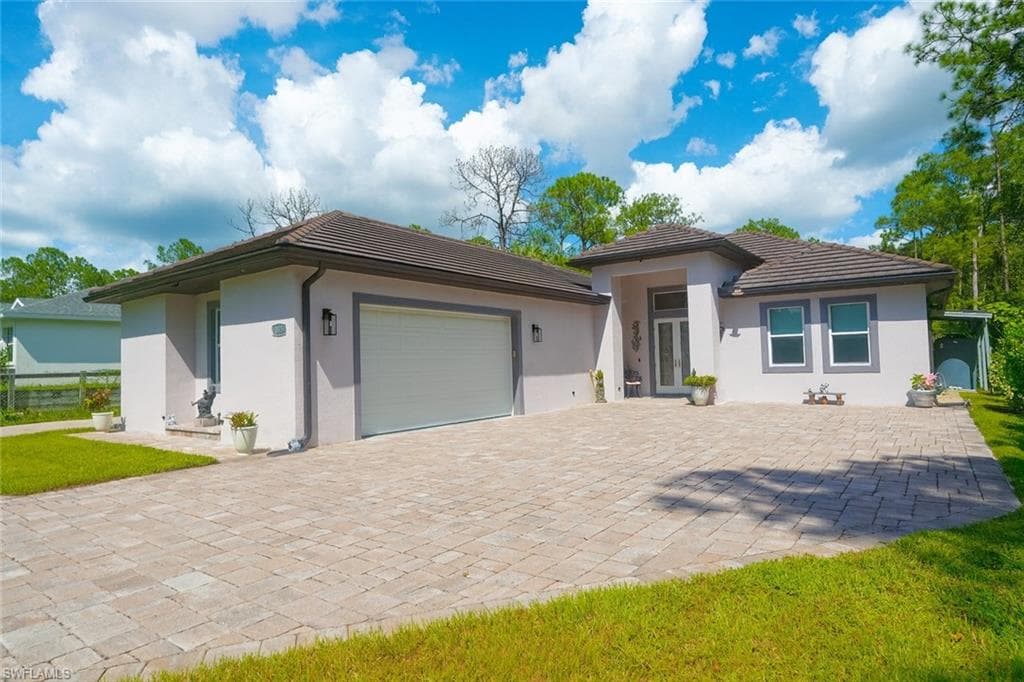 3068 2nd St NW, Naples, FL 34120-9