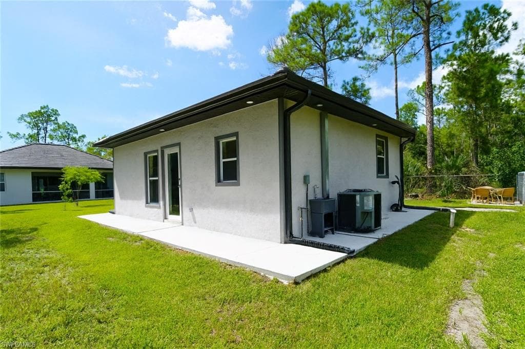 3068 2nd St NW, Naples, FL 34120-28