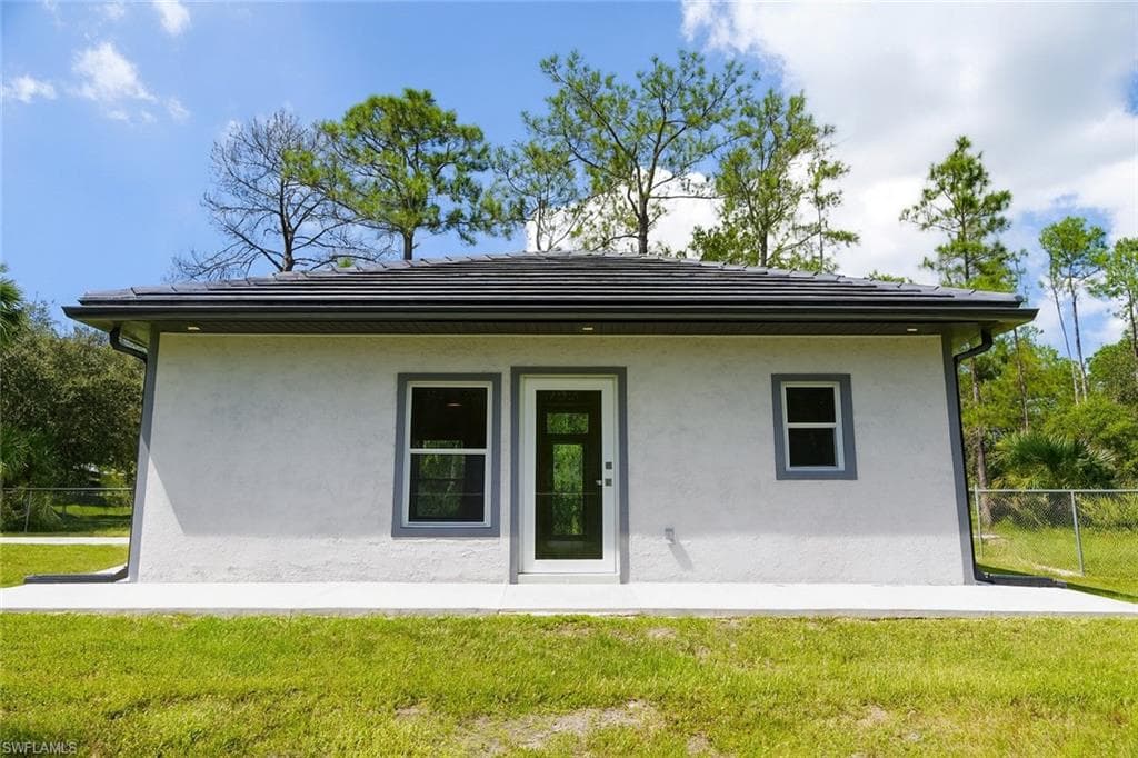 3068 2nd St NW, Naples, FL 34120-30