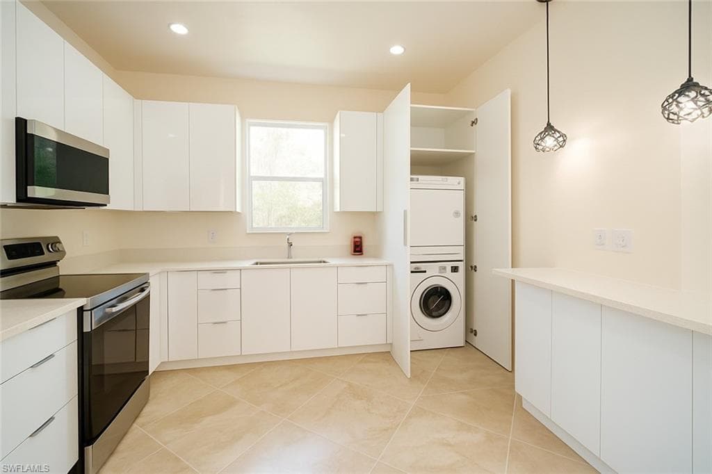 3068 2nd St NW, Naples, FL 34120-31