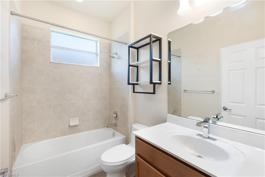 14496 Grapevine Dr, Naples, FL 34114-10