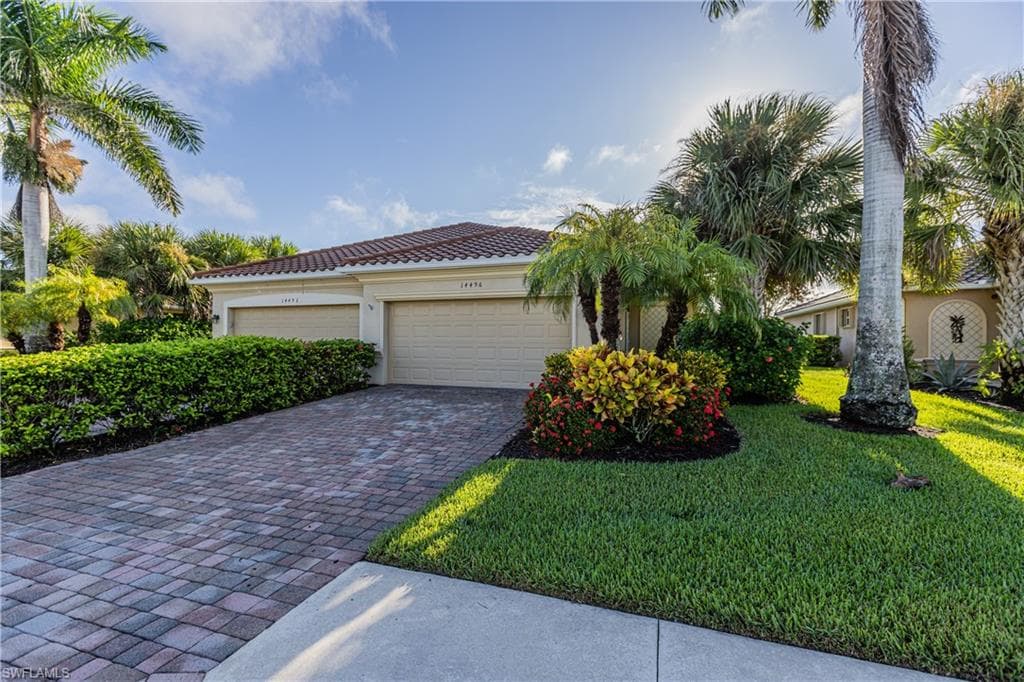 14496 Grapevine Dr, Naples, FL 34114-15