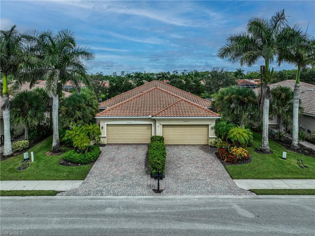 14496 Grapevine Dr, Naples, FL 34114-16