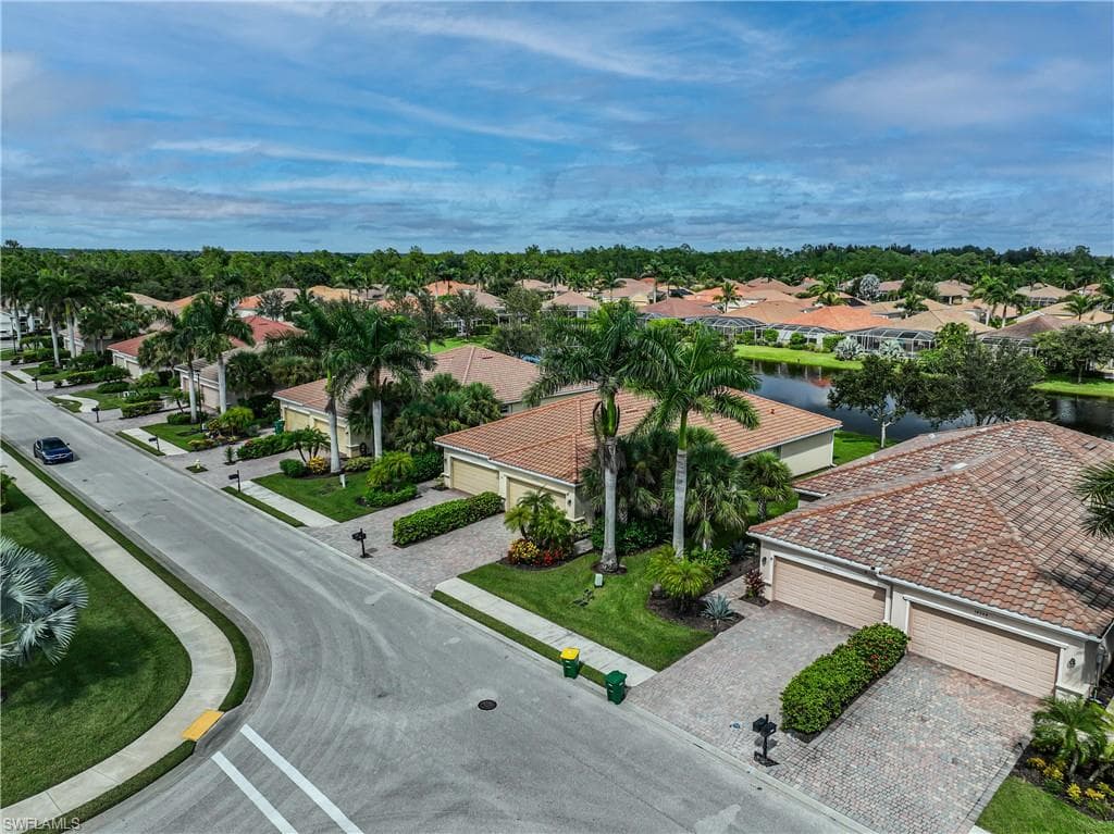 14496 Grapevine Dr, Naples, FL 34114-22