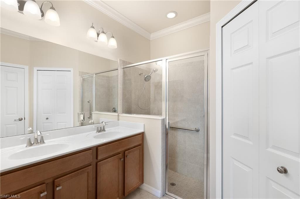 14496 Grapevine Dr, Naples, FL 34114-7