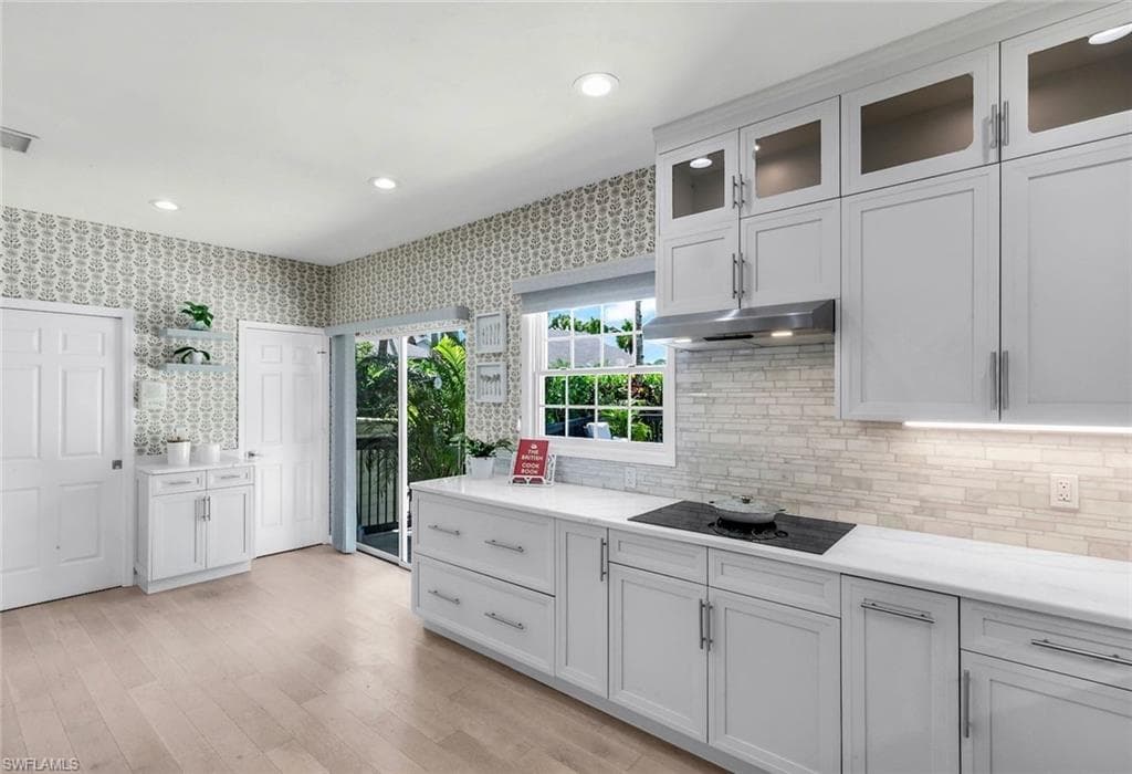 28 Golf Cottage Dr, Naples, FL 34105-12