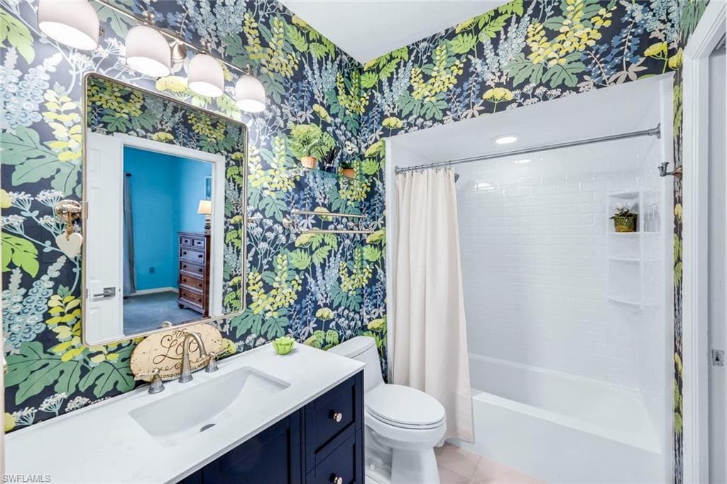 28 Golf Cottage Dr, Naples, FL 34105-23