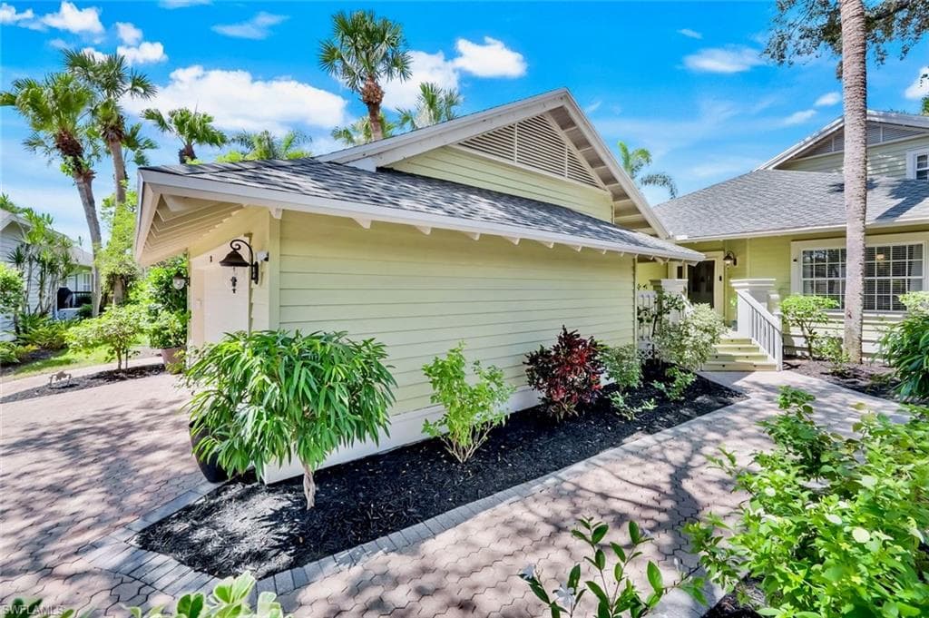 28 Golf Cottage Dr, Naples, FL 34105-34