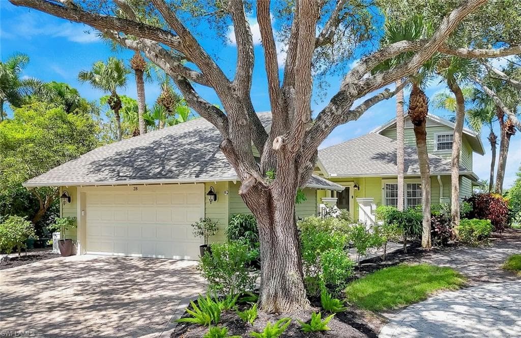 28 Golf Cottage Dr, Naples, FL 34105-2