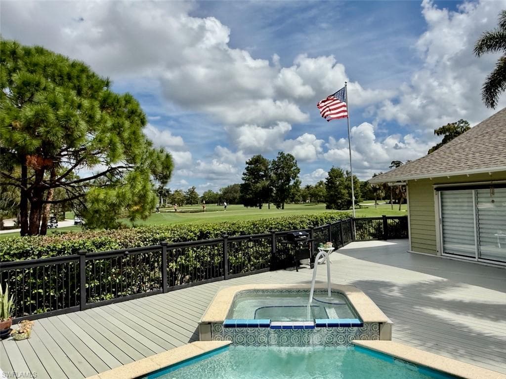 28 Golf Cottage Dr, Naples, FL 34105-3