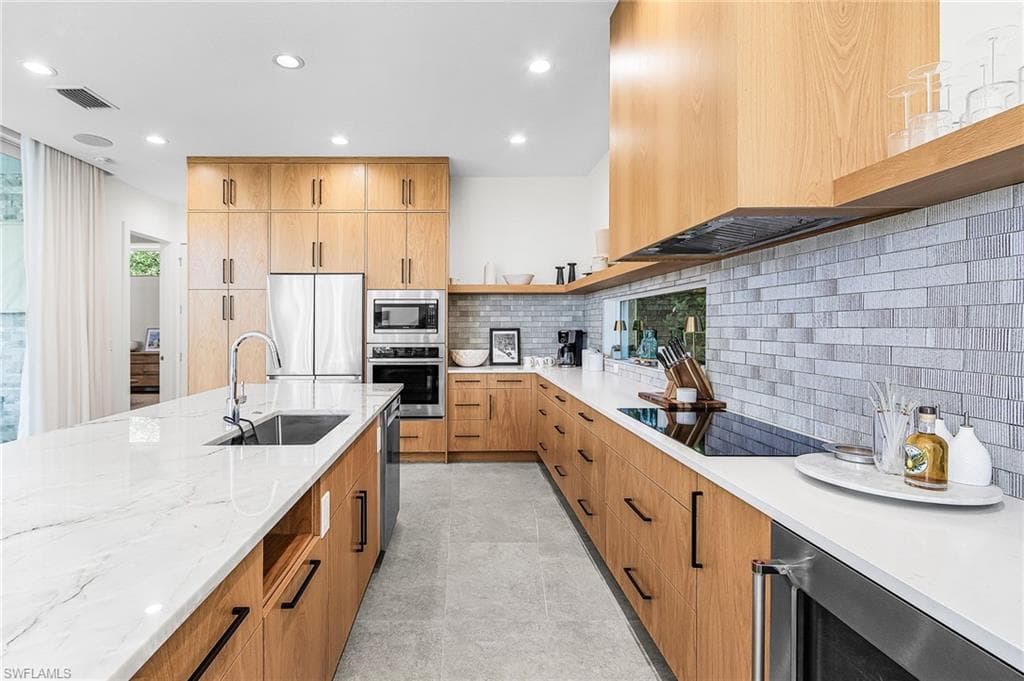 591 93rd Ave N, Naples, FL 34108-10