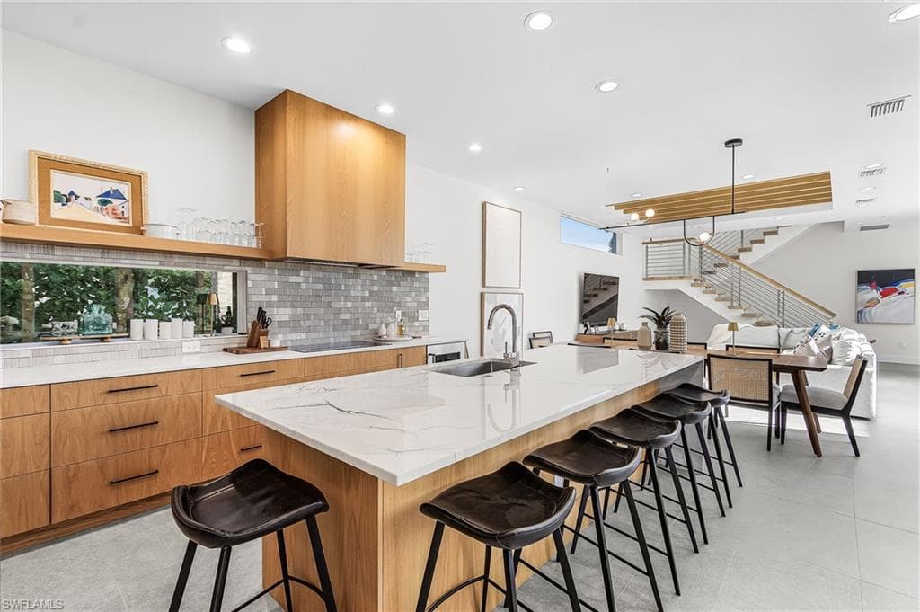 591 93rd Ave N, Naples, FL 34108-11