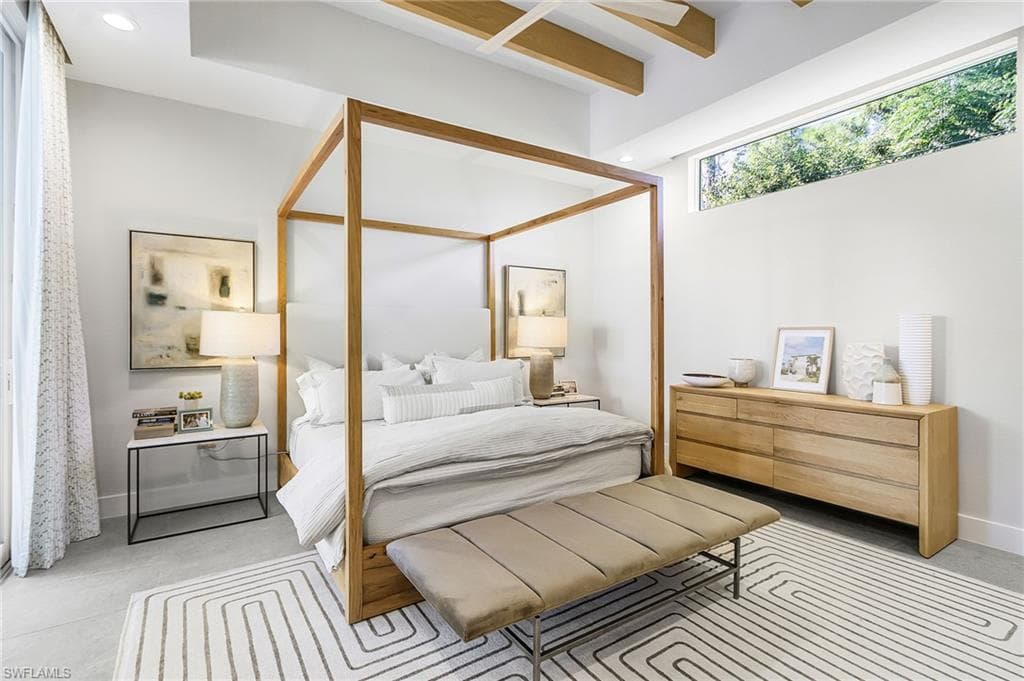 591 93rd Ave N, Naples, FL 34108-12