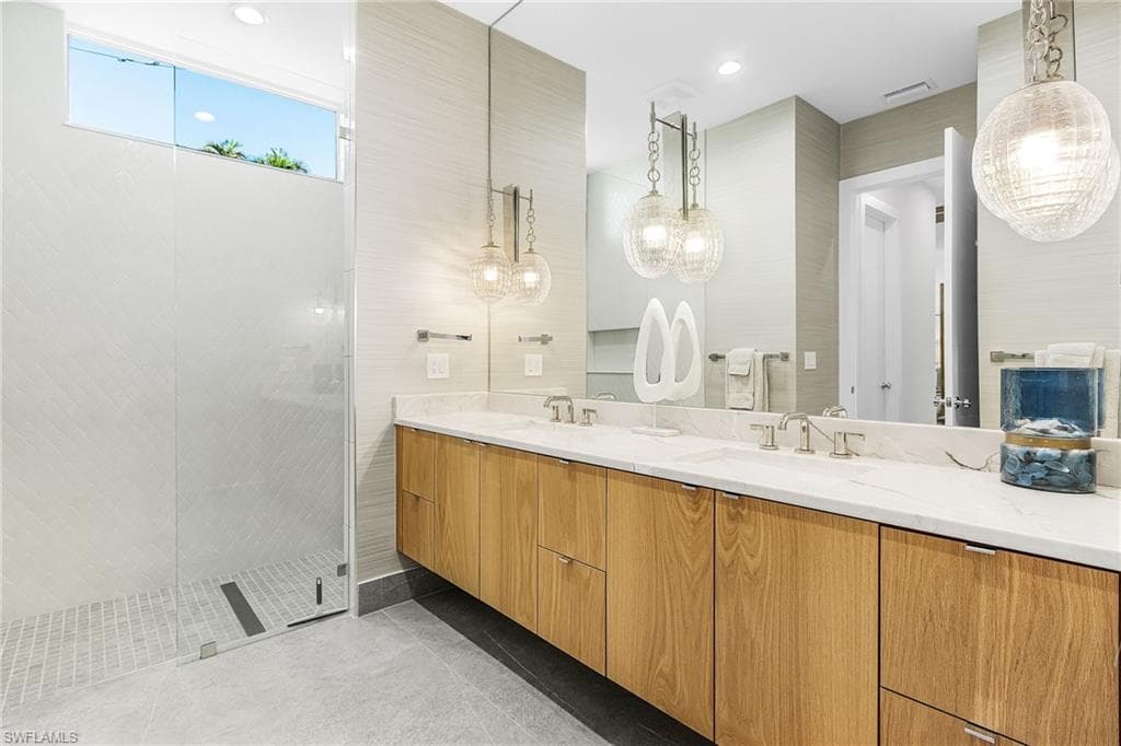 591 93rd Ave N, Naples, FL 34108-15