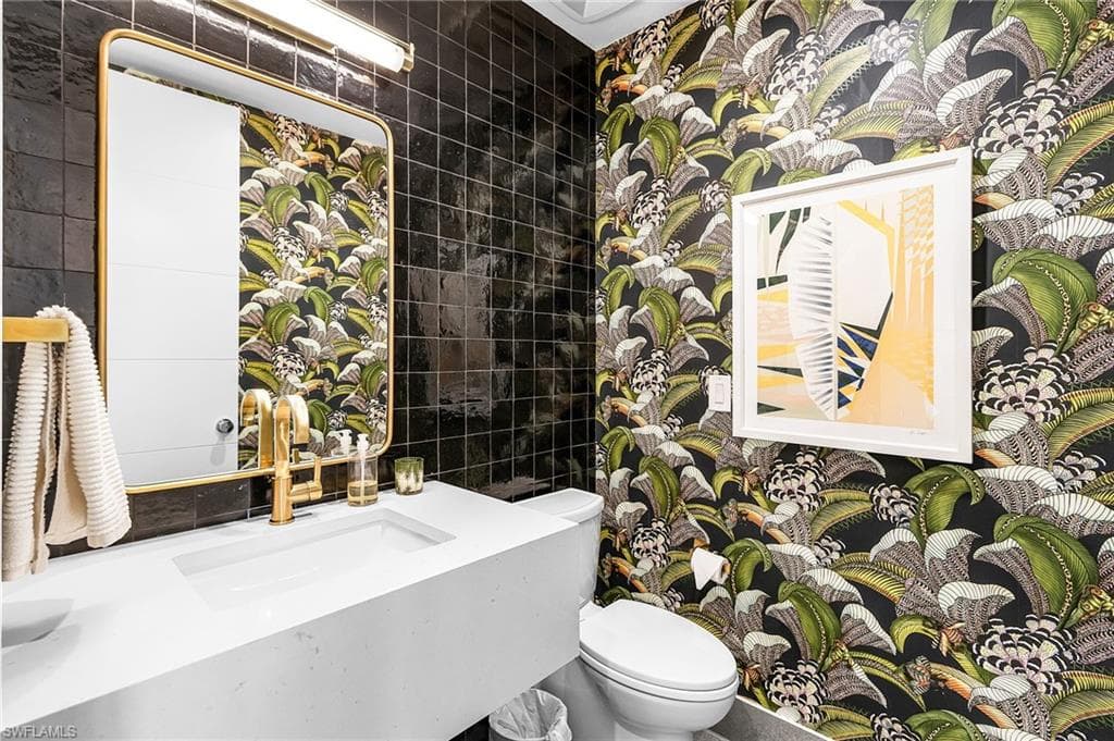 591 93rd Ave N, Naples, FL 34108-16