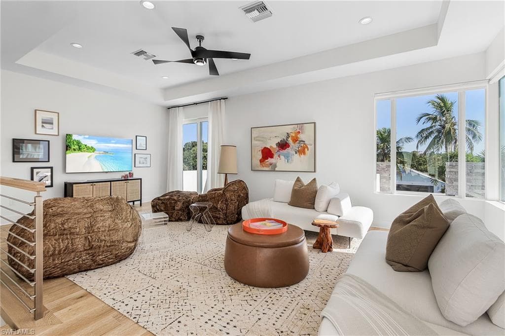 591 93rd Ave N, Naples, FL 34108-17