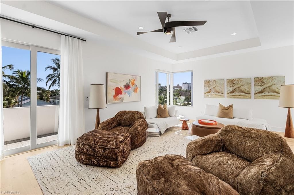 591 93rd Ave N, Naples, FL 34108-18