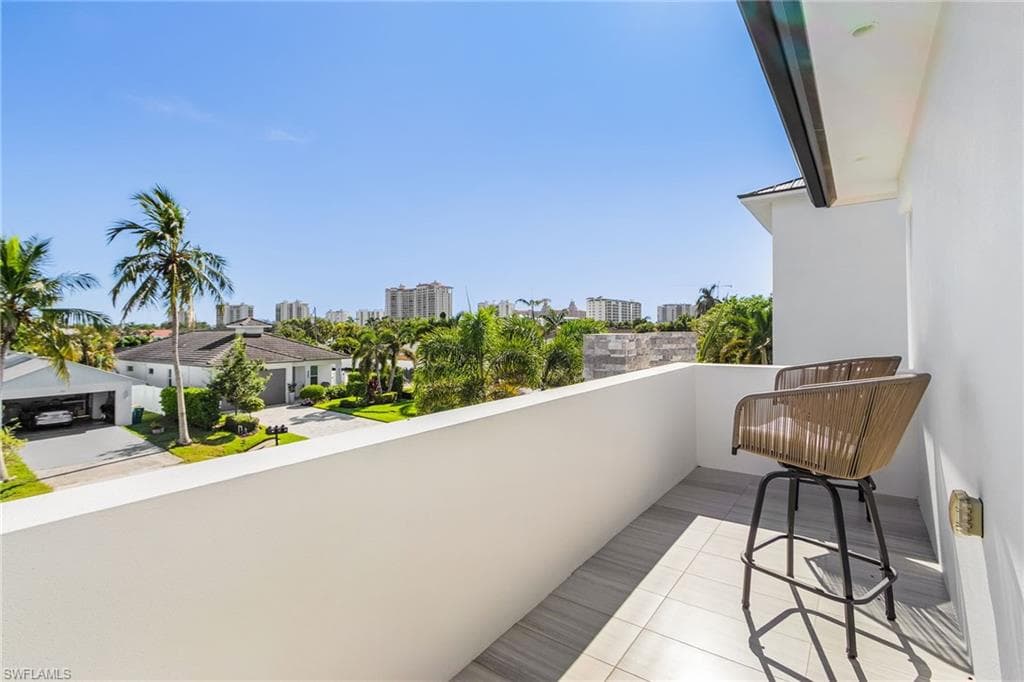 591 93rd Ave N, Naples, FL 34108-19