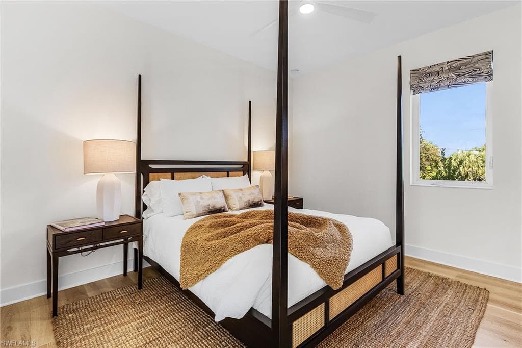 591 93rd Ave N, Naples, FL 34108-20