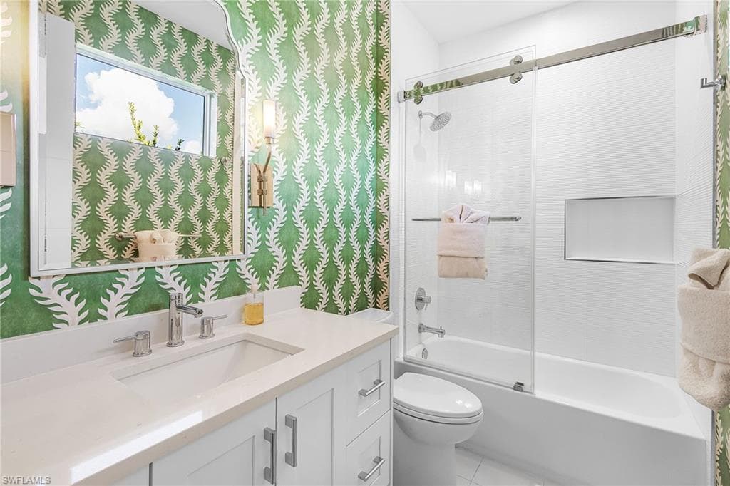 591 93rd Ave N, Naples, FL 34108-23