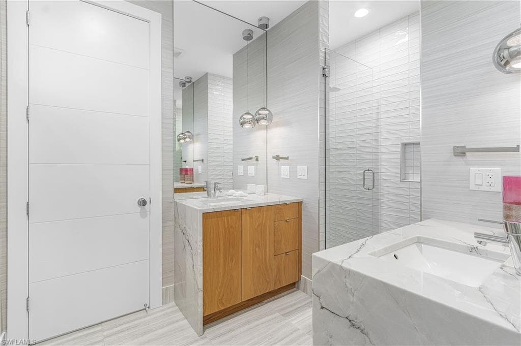 591 93rd Ave N, Naples, FL 34108-26