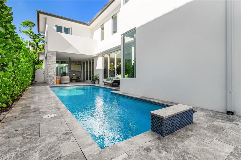 591 93rd Ave N, Naples, FL 34108-28