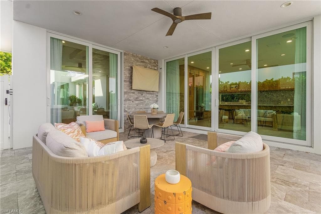 591 93rd Ave N, Naples, FL 34108-30