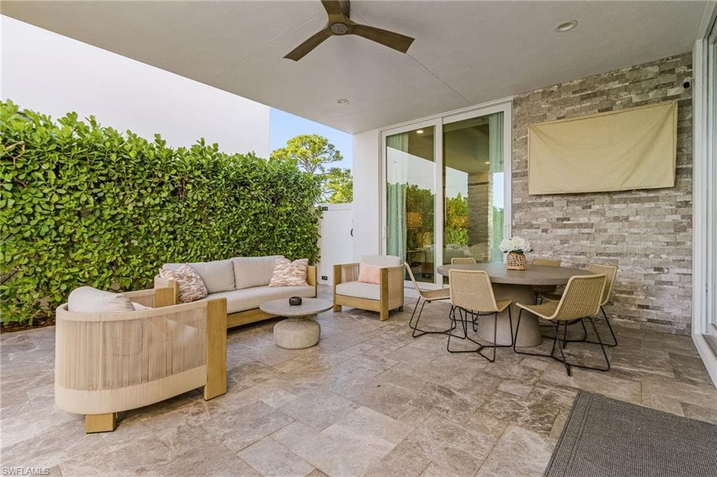 591 93rd Ave N, Naples, FL 34108-31