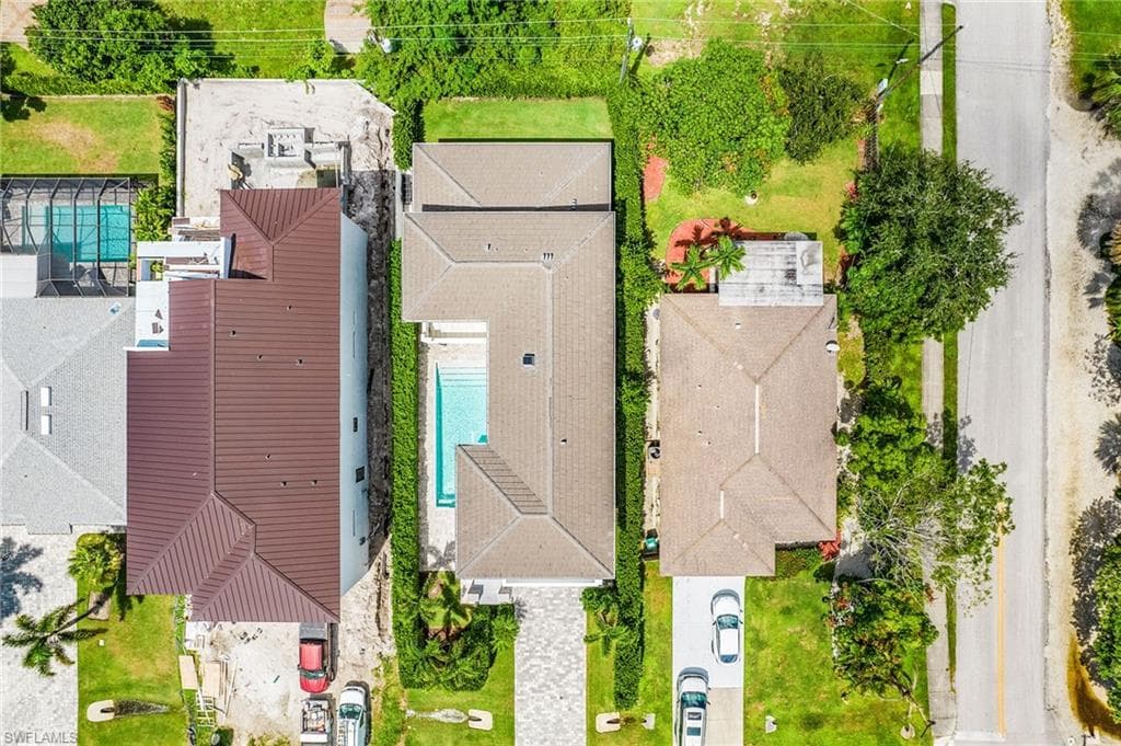 591 93rd Ave N, Naples, FL 34108-33