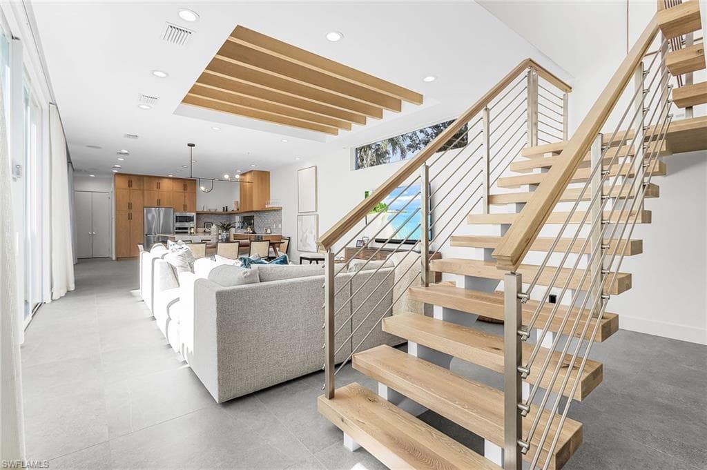 591 93rd Ave N, Naples, FL 34108-4